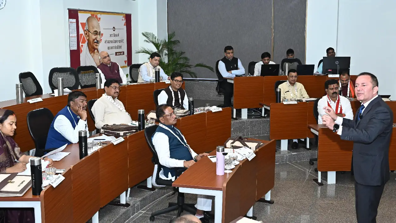 CG : आईआईएम रायपुर में मंत्रियों ने सीखी सुशासन और नेतृत्व क... - CG Sandesh