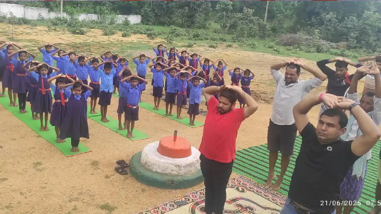 बसना : धुमाभांठा में अंतराष्ट्रीय योग दिवस का आयोजन - CG Sandesh