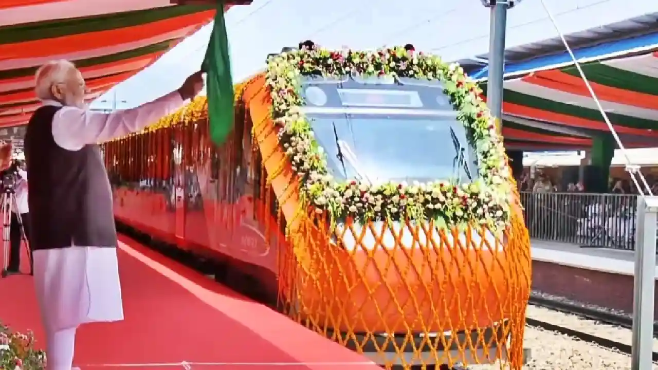 श्रीनगर और कटरा के बीच शुरू हुई वंदे भारत ट्रेन सेवा, अब सिर... - CG Sandesh