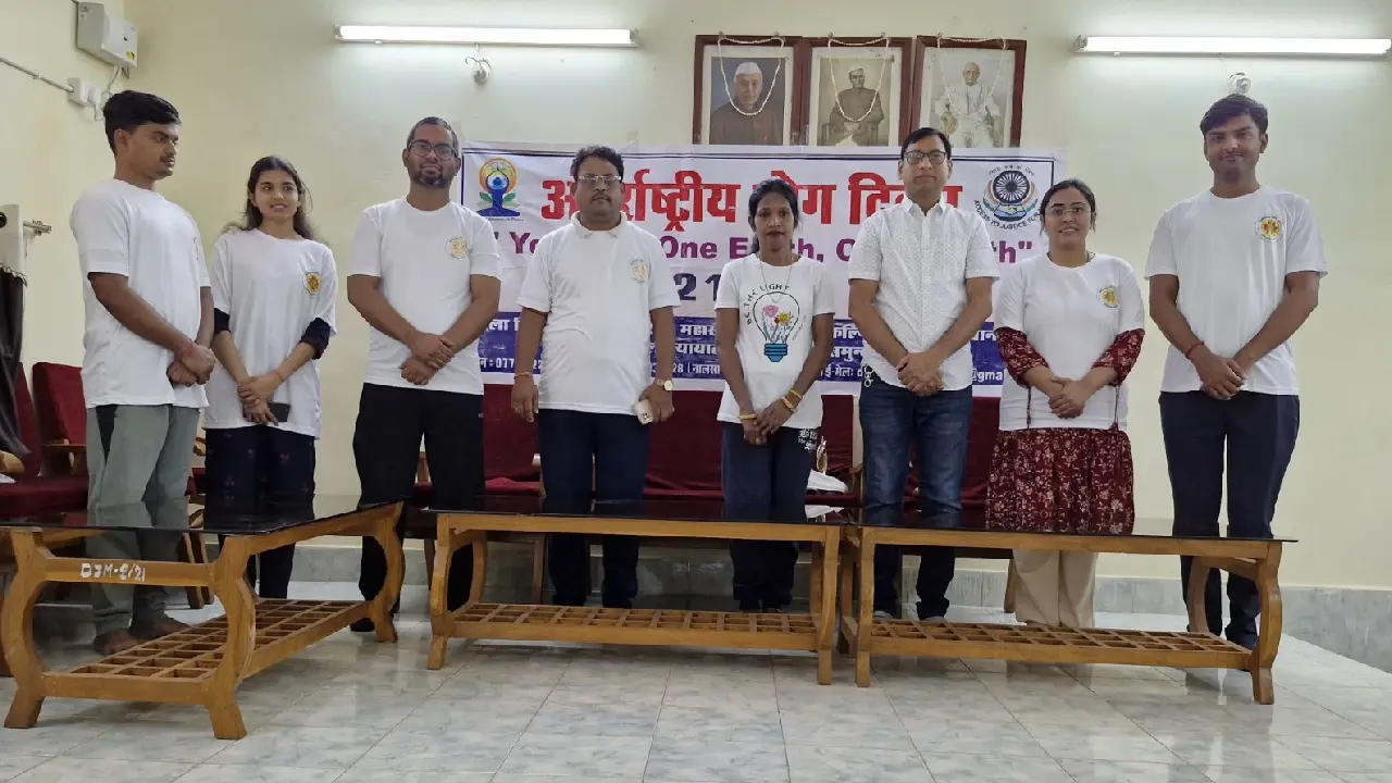 महासमुंद, योग को अपने जीवन शैली में करें शामिल, नियमित करे य... - CG Sandesh