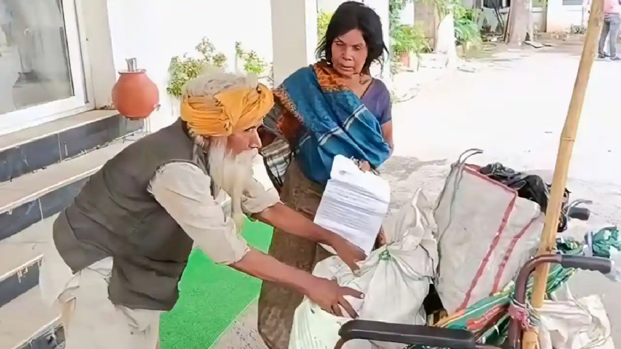 CG : भीख मांग कर जमा किए थे 1 लाख रूपये, चोरों ने घर में घुस... - CG Sandesh