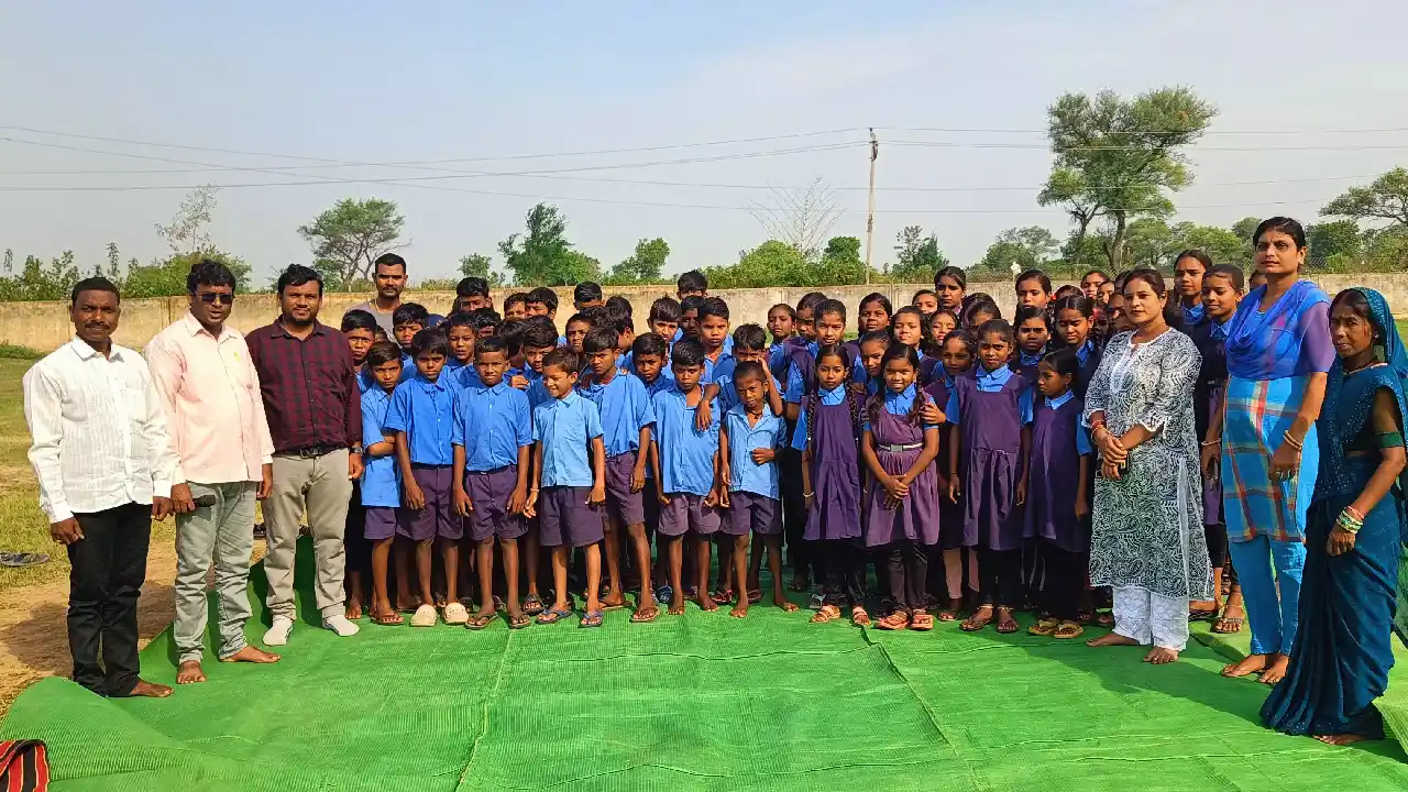 पिथौरा : अंतर्राष्ट्रीय योग दिवस शासकीय पूर्व माध्यमिक शाला ... - CG Sandesh