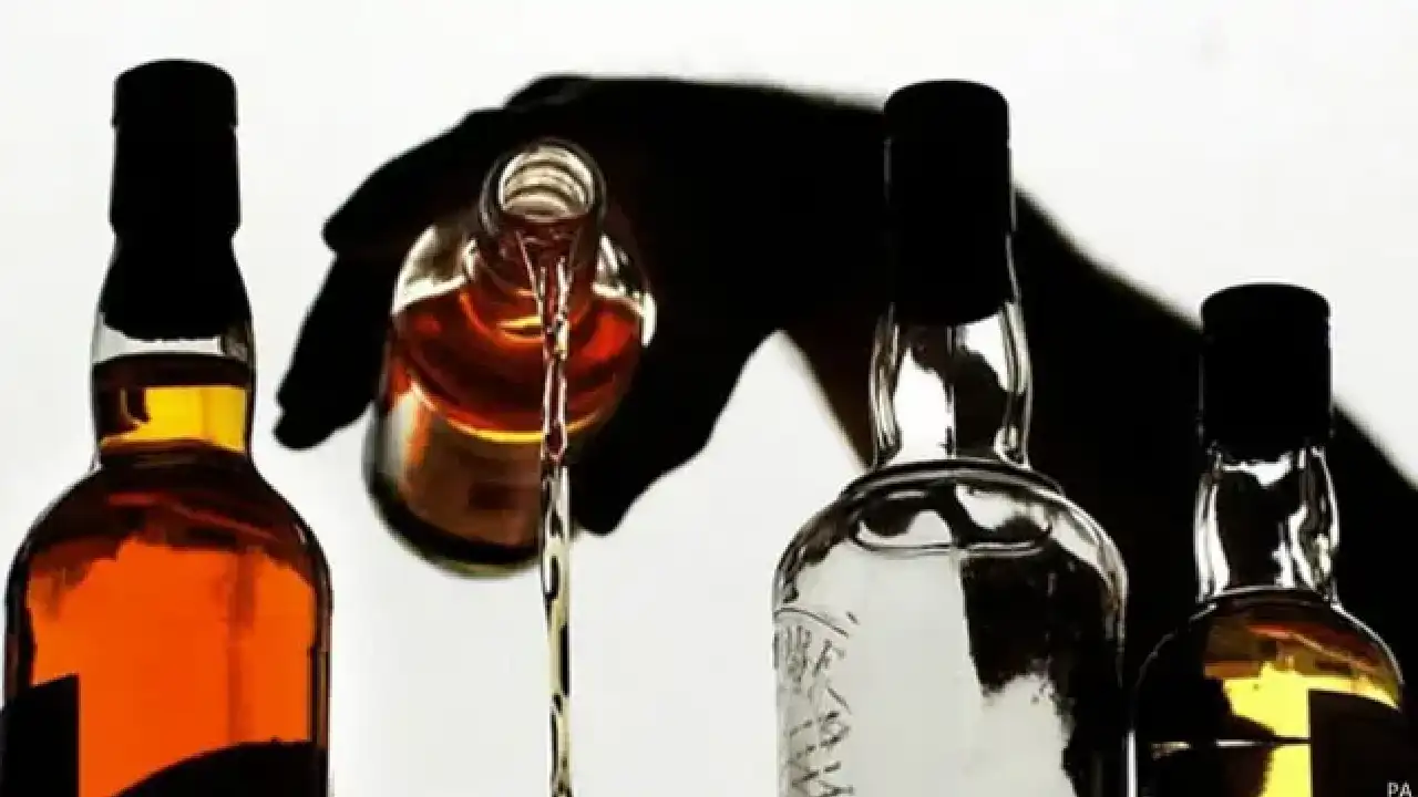 बसना : भालूपतेरा चौक में अवैध शराब पर पुलिस की रेड - CG Sandesh
