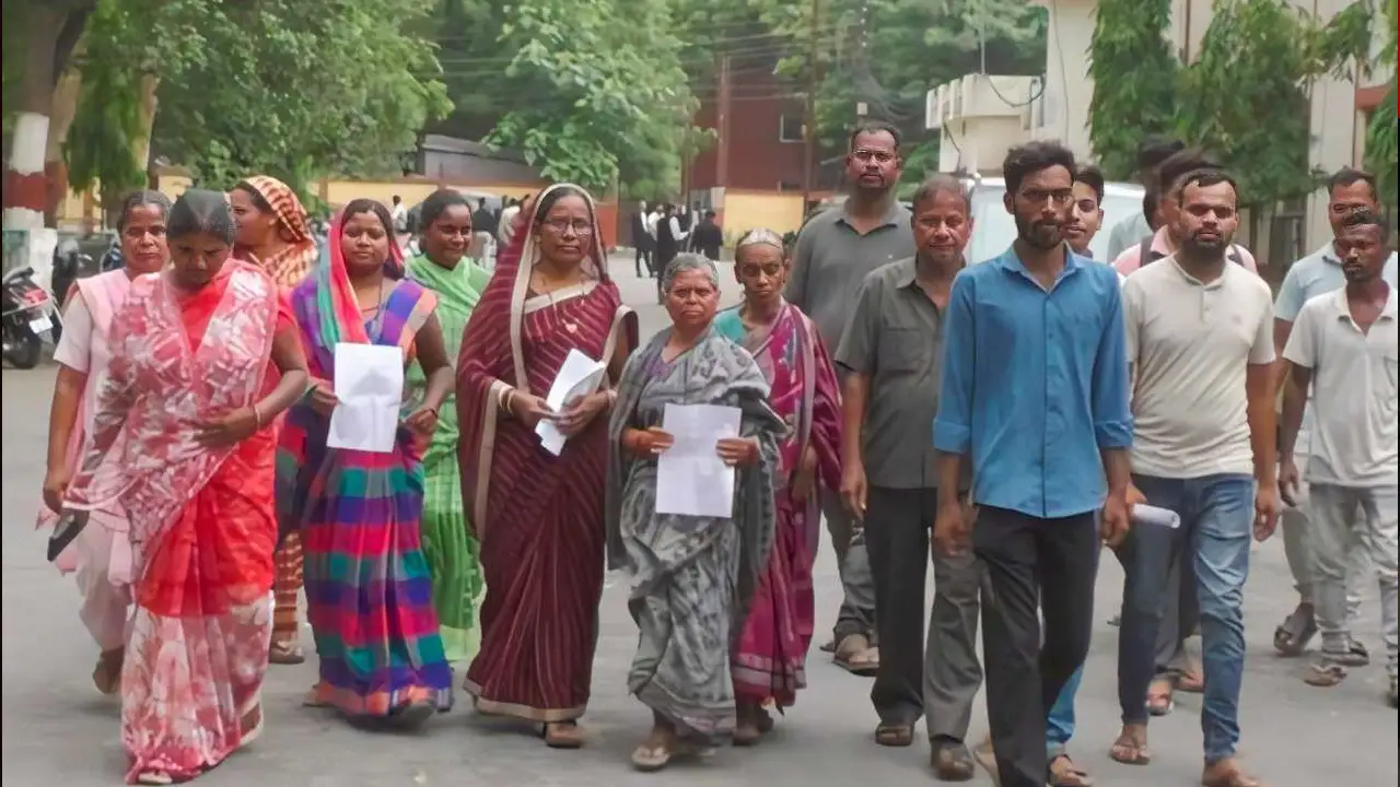 CG : राशन दुकान में घोटाला ! तीन माह की पंचिंग, लेकिन राशन स... - CG Sandesh