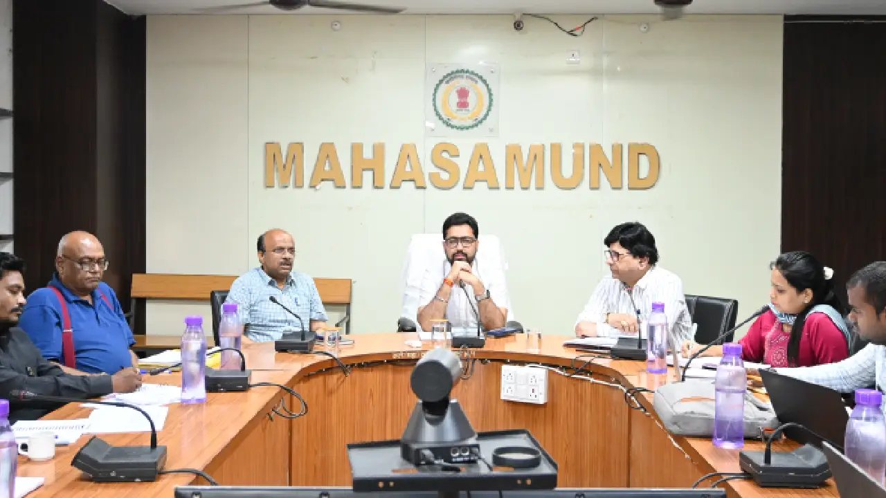 महासमुंद : कलेक्टर ने ली स्वास्थ्य विभाग की समीक्षा बैठक, अभ... - CG Sandesh