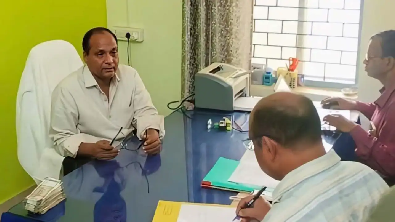 CG ब्रेकिंग : ACB की बड़ी कार्रवाई, 2 लाख की रिश्वत लेते रंगे... - CG Sandesh