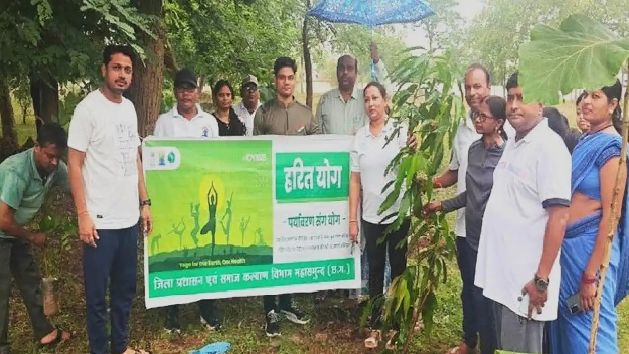 महासमुंद : एक पेड़ माँ के नाम पौधरोपण किया गया - CG Sandesh