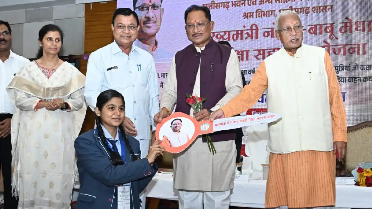 मुख्यमंत्री ने 38 हजार श्रमिकों के खातों में ऑनलाइन अंतरित क... - CG Sandesh