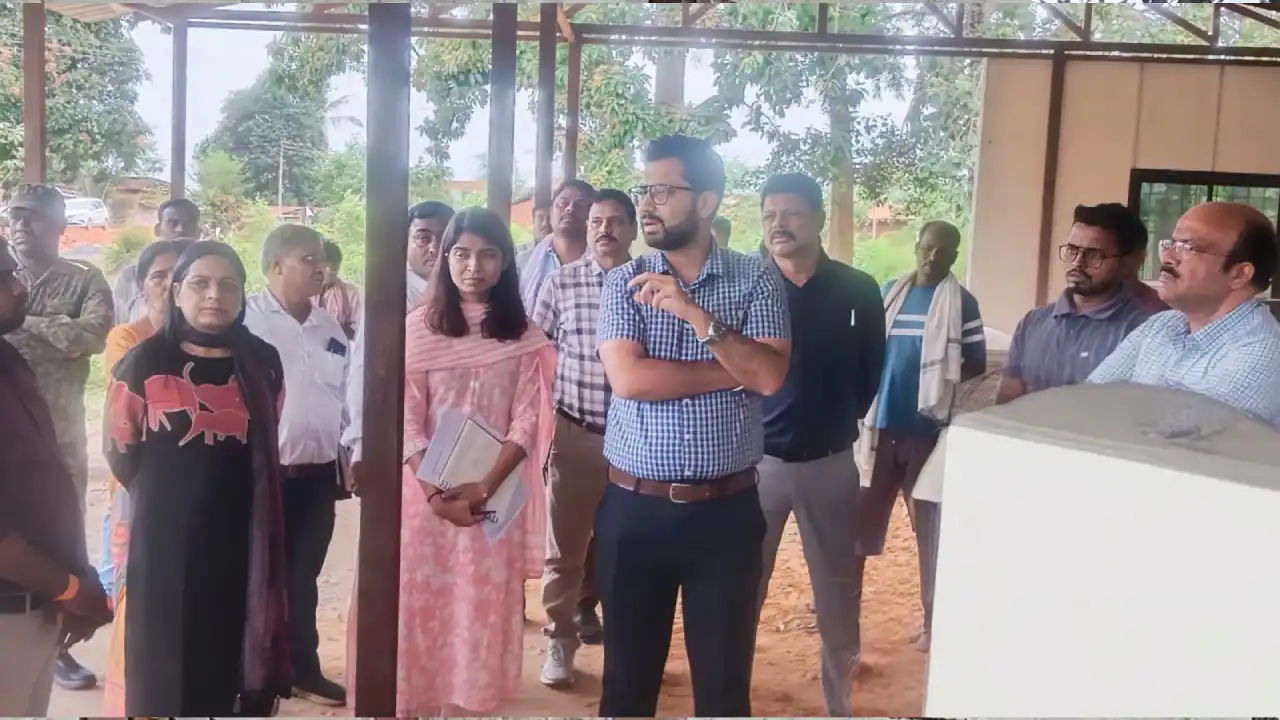 महासमुंद : एक ही छत के नीचे स्वास्थ्य केन्द्र, आंगनबाड़ी केन्... - CG Sandesh