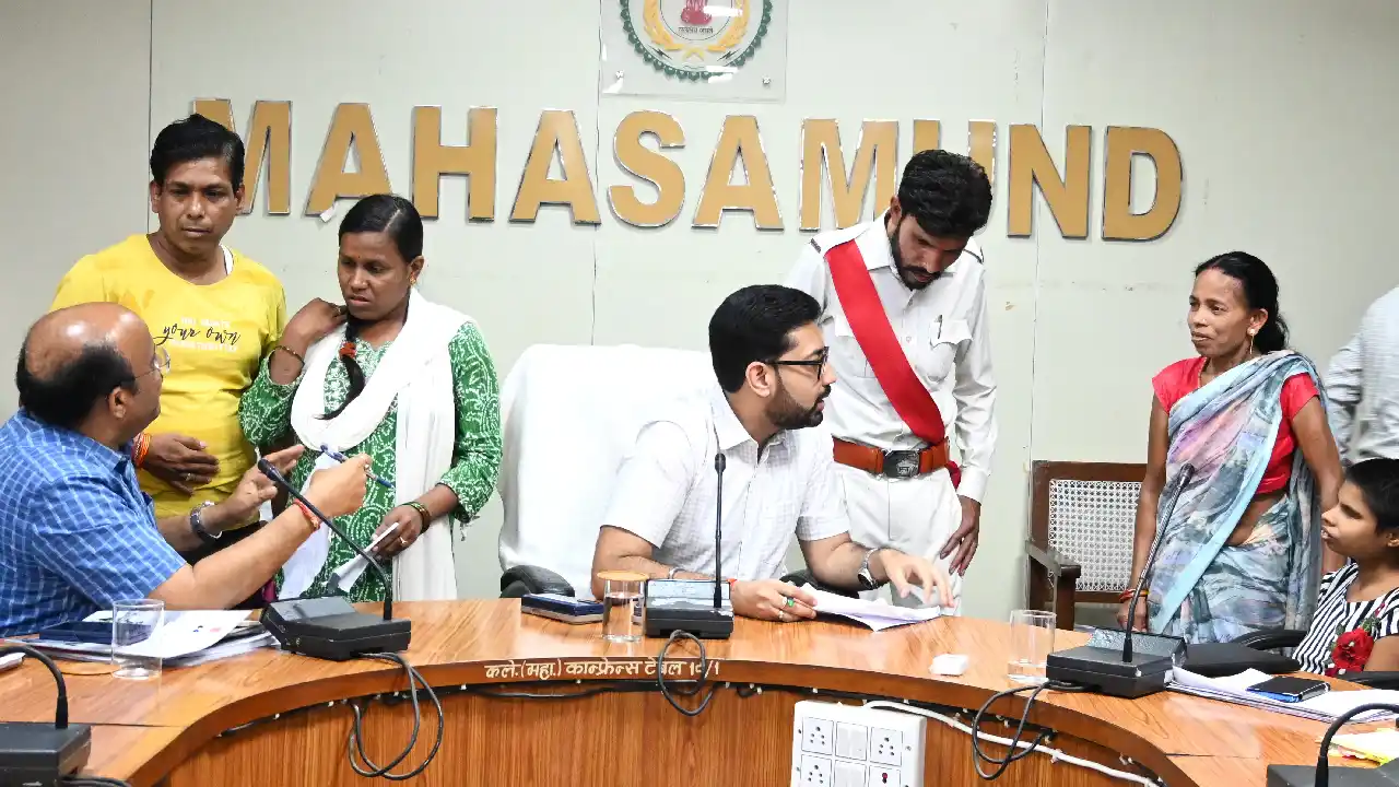 महासमुंद : साप्ताहिक जन चौपाल में ग्रामीणों ने रखी समस्याएं,... - CG Sandesh