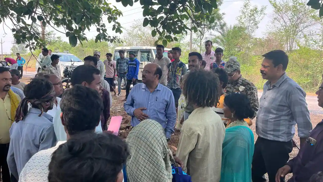 महासमुंद : विशेष पिछड़ी जनजाति शिविर निरीक्षण के साथ कमार डे... - CG Sandesh