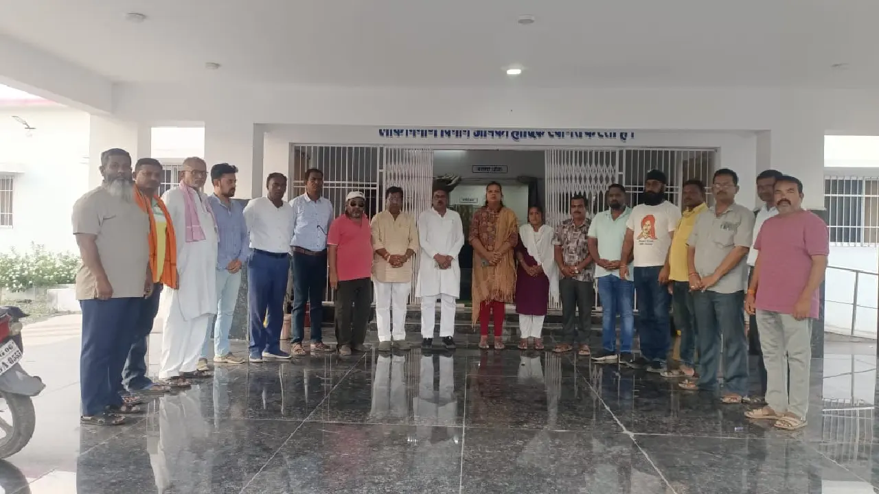 बागबाहरा : अहमदाबाद विमान हादसे पर  शोकसभा का आयोजन - CG Sandesh