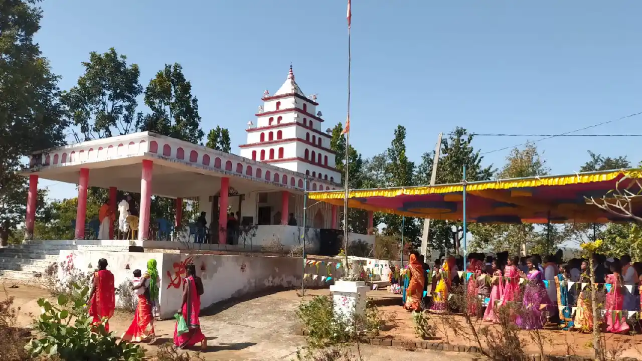 छत्तीसगढ़ और झारखण्ड की अंतर्राज्यीय सीमा पर स्थित शारदाधाम प... - CG Sandesh