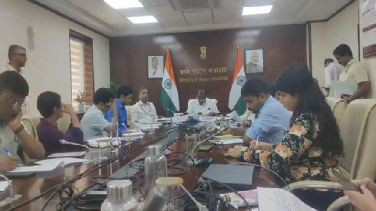भारत में इलेक्ट्रिक यात्री कारों के विनिर्माण को बढ़ावा देने... - CG Sandesh