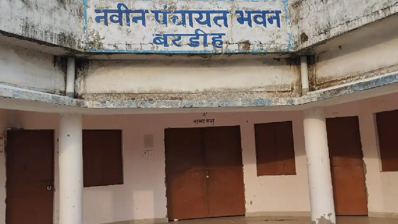 बसना : पूर्व सरपंच पर ₹5.18 लाख के गबन का आरोप, जांच के बावज... - CG Sandesh