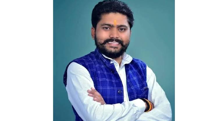 महासमुंद : लेट से दफ्तर पहुंच रहे कर्मचारी, अशवंत तुषार साहू... - CG Sandesh