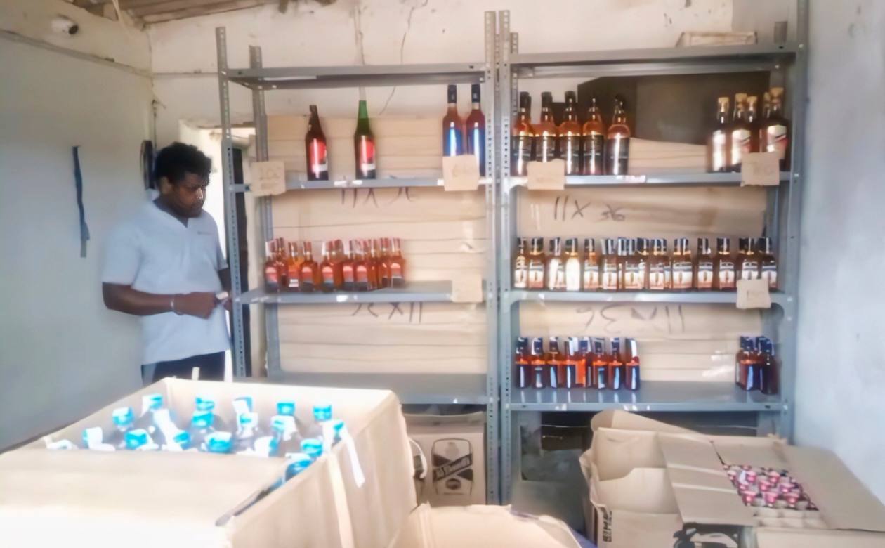 CG : शराब दुकान में ढाई लाख की चोरी - CG Sandesh