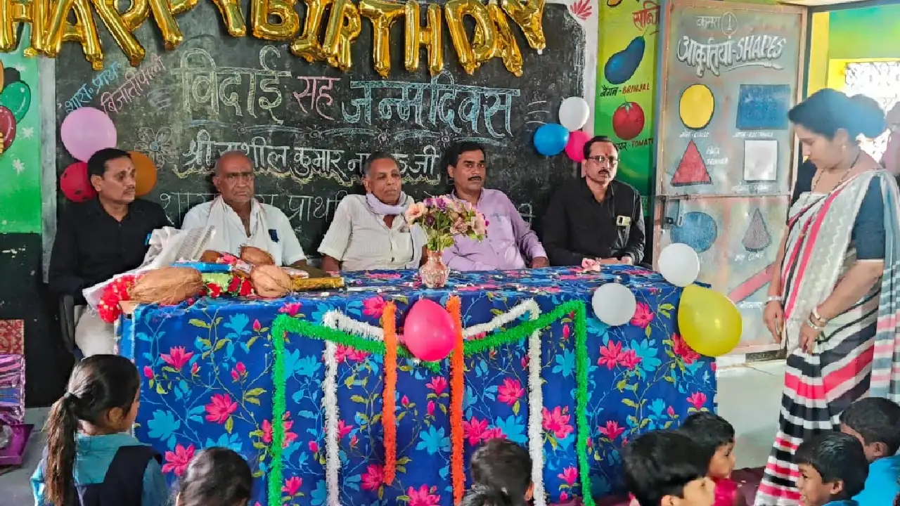 सरायपाली : शिक्षक की विदाई पर रो पड़े बच्चे - CG Sandesh