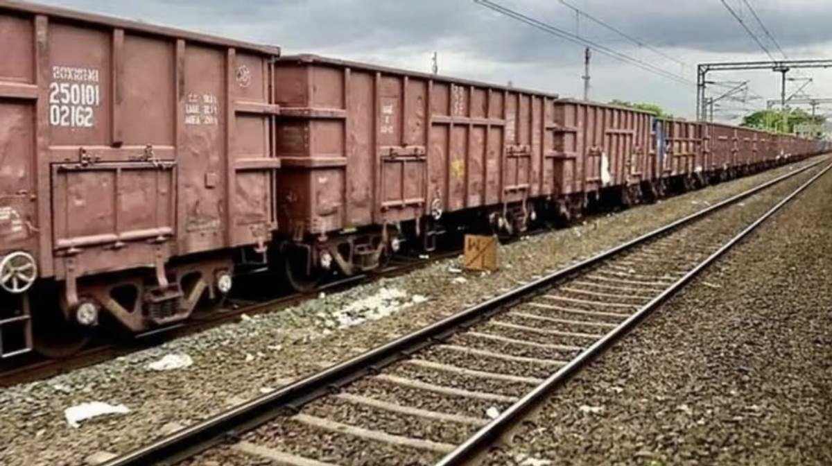 CG : पूर्व पार्षद के बेटे ने मालगाड़ी से कटकर दे दी जान, कोच... - CG Sandesh