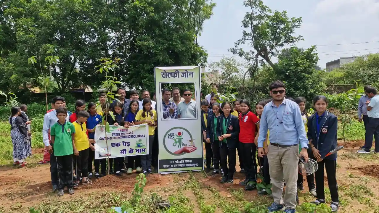 पीएम श्री सेजेस बसना में वृहद वृक्षारोपण कार्यक्रम संपन्न - CG Sandesh