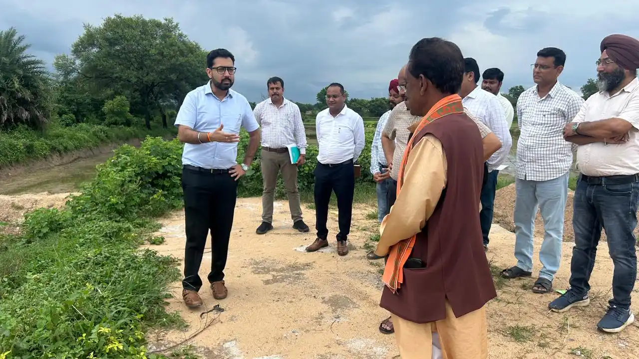 महासमुंद कलेक्टर ने किया गढ़फूलझर का औचक निरीक्षण, मुख्यमंत्... - CG Sandesh