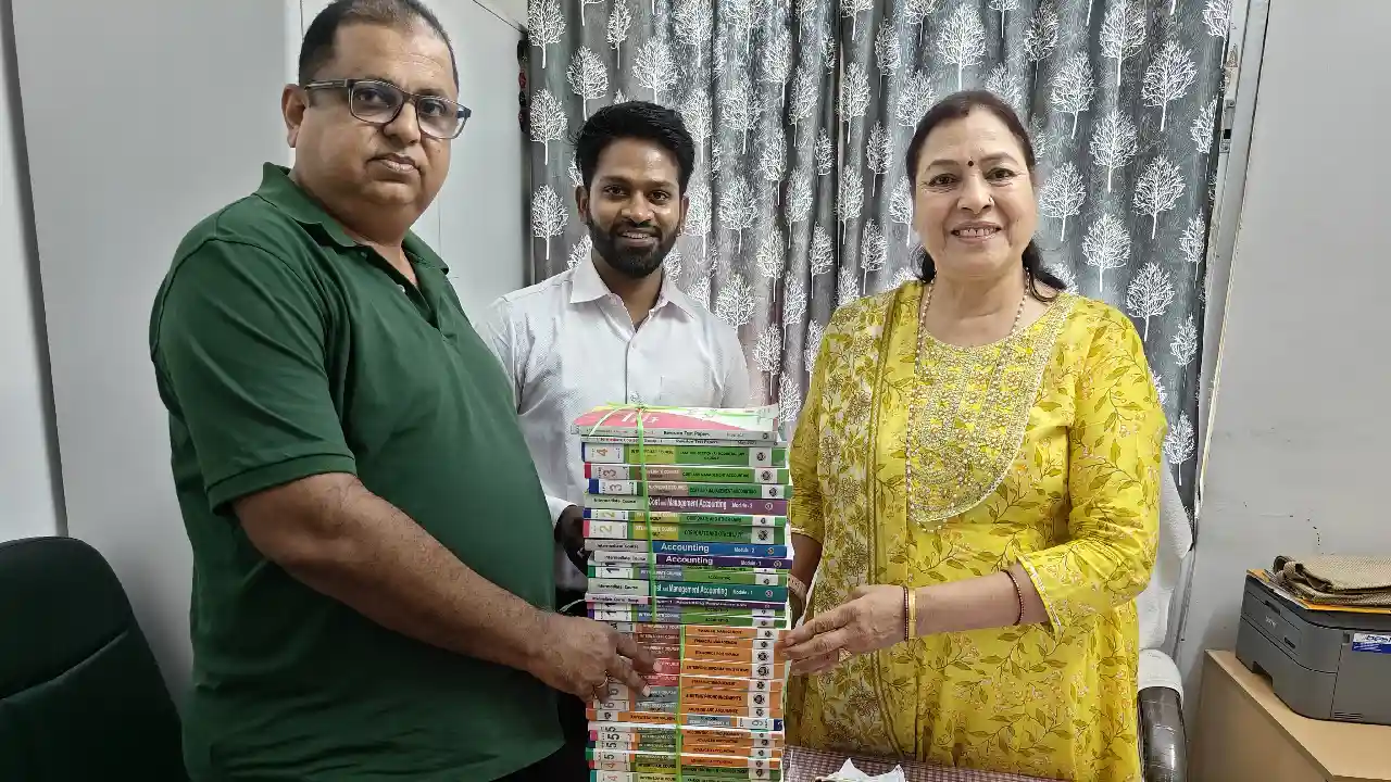 प्राचार्य प्रो डॉ अनुसुइया अग्रवाल के पहल पर व्यवसायी दिलीप ... - CG Sandesh