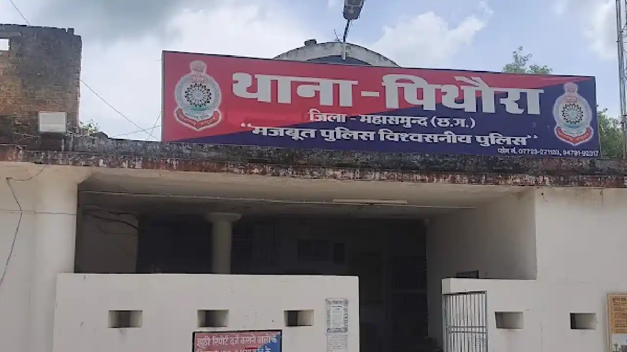 पिथौरा : ड्युटी में छात्रावास जा रहे व्यक्ति की सड़क हादसे मे... - CG Sandesh
