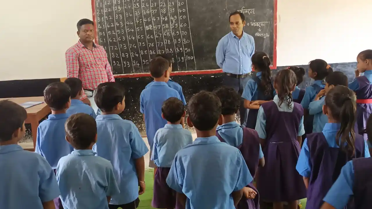 विकासखंड शिक्षा अधिकारी सरायपाली का सुदूर अंचल के विद्यालयों... - CG Sandesh