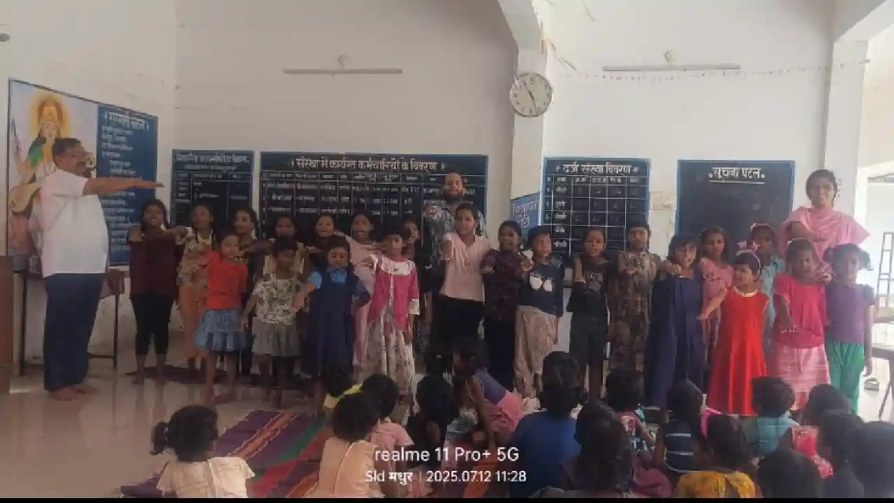 सरायपाली : शास आदिवासी कन्या आश्रम डुडूमचुवाँ में बाल कैबिने... - CG Sandesh