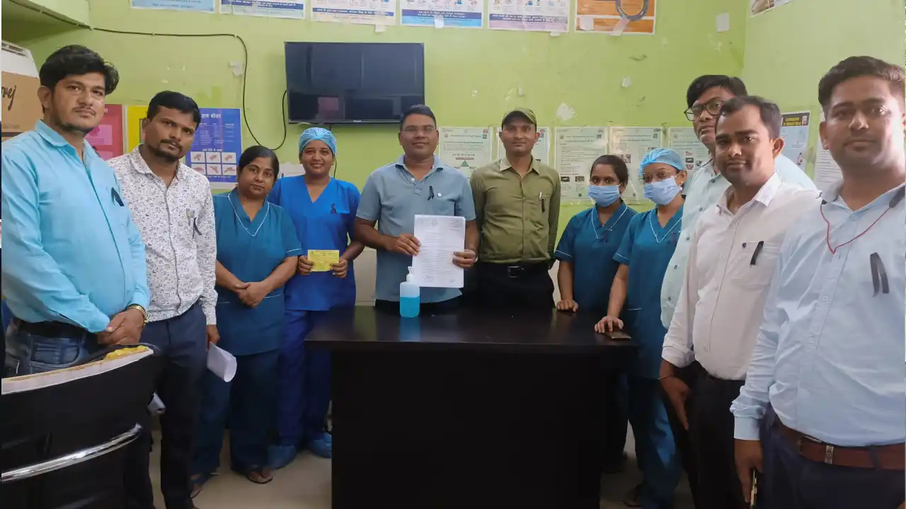 CG : 20 वर्षों से सेवा दे रहे एनएचएम कर्मियों का आंदोलन तीसर... - CG Sandesh