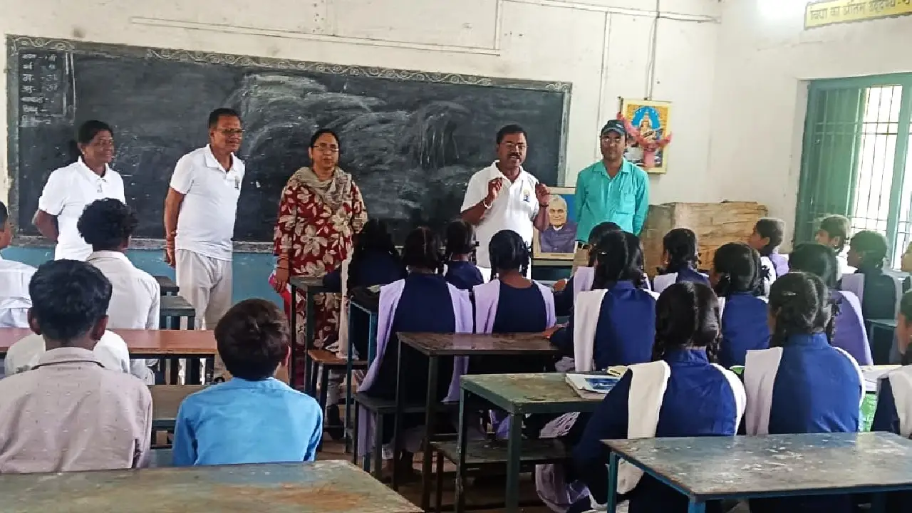 महासमुंद : शासकीय हाई स्कूल पासिद में नव पदस्थ व्याख्याताओं ... - CG Sandesh
