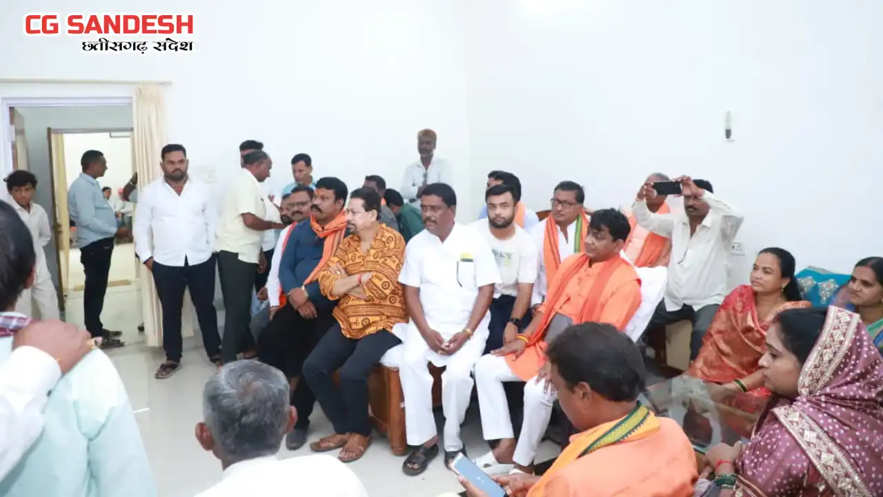 महासमुंद विधायक योगेश्वर राजू सिन्हा ने सुनी प्रधानमंत्री नरेंद्र मोदी की मन की बात