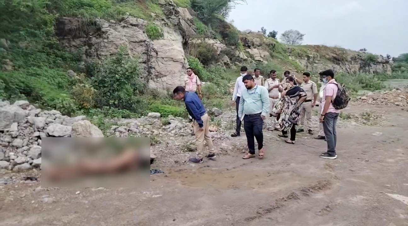 CG : खदान के पास बिना कपड़ों के मिली युवक की लाश, पत्थर से सि... - CG Sandesh