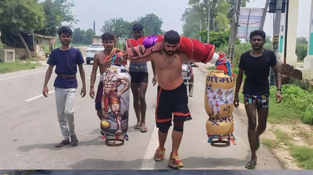 121 लीटर गंगाजल की कावड़ लेकर निकला इंटरमीएट का छात्र, ख्वाह... - CG Sandesh