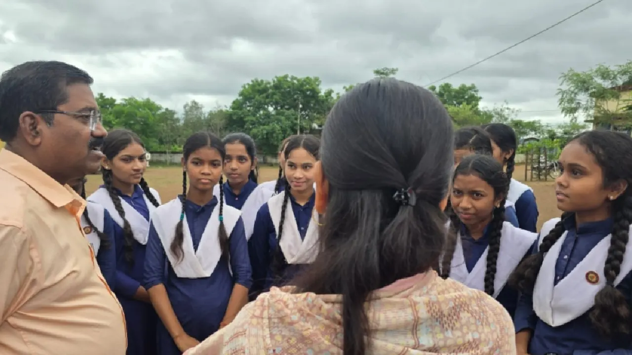 जिला शिक्षा अधिकारी पहुंचे सरायपाली के सुदूर ग्रामीण अंचल ग्... - CG Sandesh