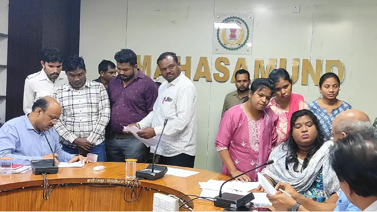 सरायपाली के हितग्राही ने की सचिव द्वारा पैसे लिए जाने की शिक... - CG Sandesh