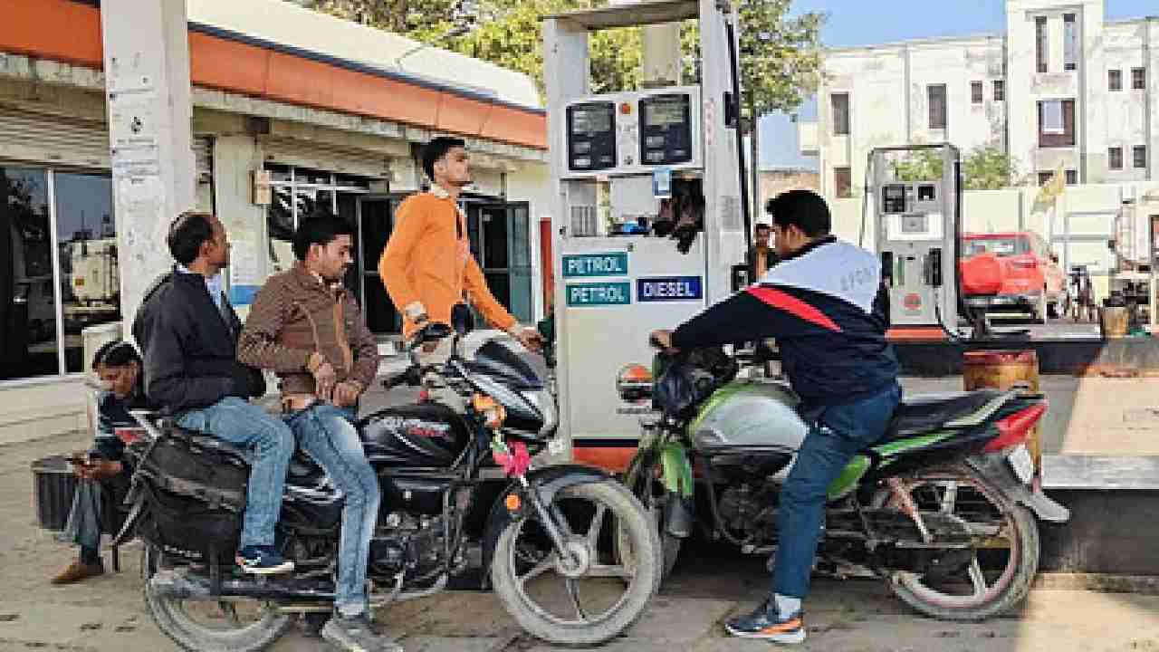 01 अगस्त से बिना हेलमेट दोपहिया चालकों को नहीं मिलेगा पेट्रो... - CG Sandesh