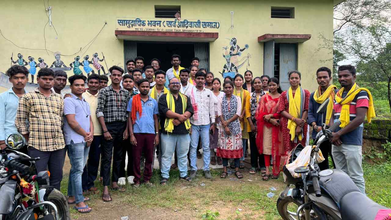 आदिवासी युवा प्रभाग सरायपाली-बसना की बैठक सम्पन्न, विश्व आदि... - CG Sandesh