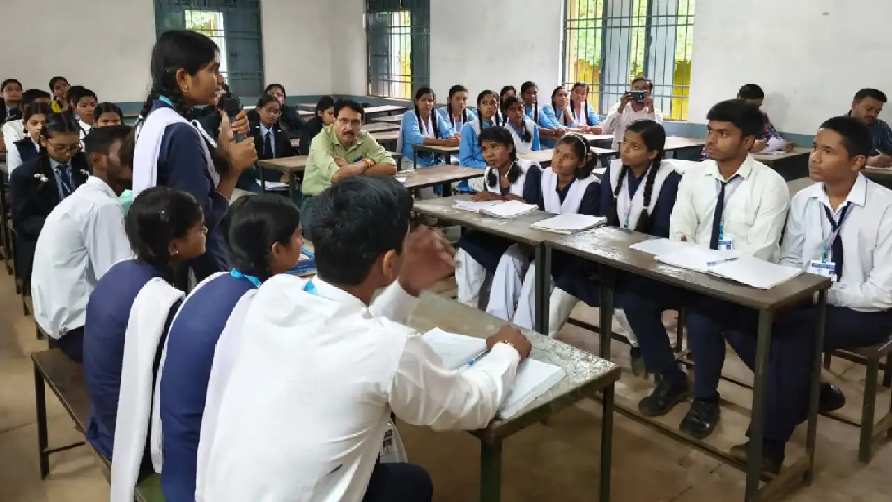 सरायपाली : विकासखंड स्तरीय वाद-विवाद प्रतियोगिता का आयोजन - CG Sandesh