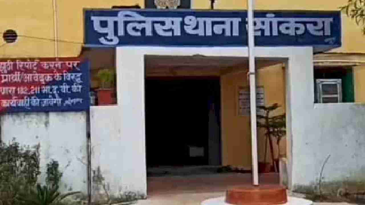 सांकरा : दादी को बचाने पहुंचे पोते पर डंडा व ईंट से किया वार - CG Sandesh