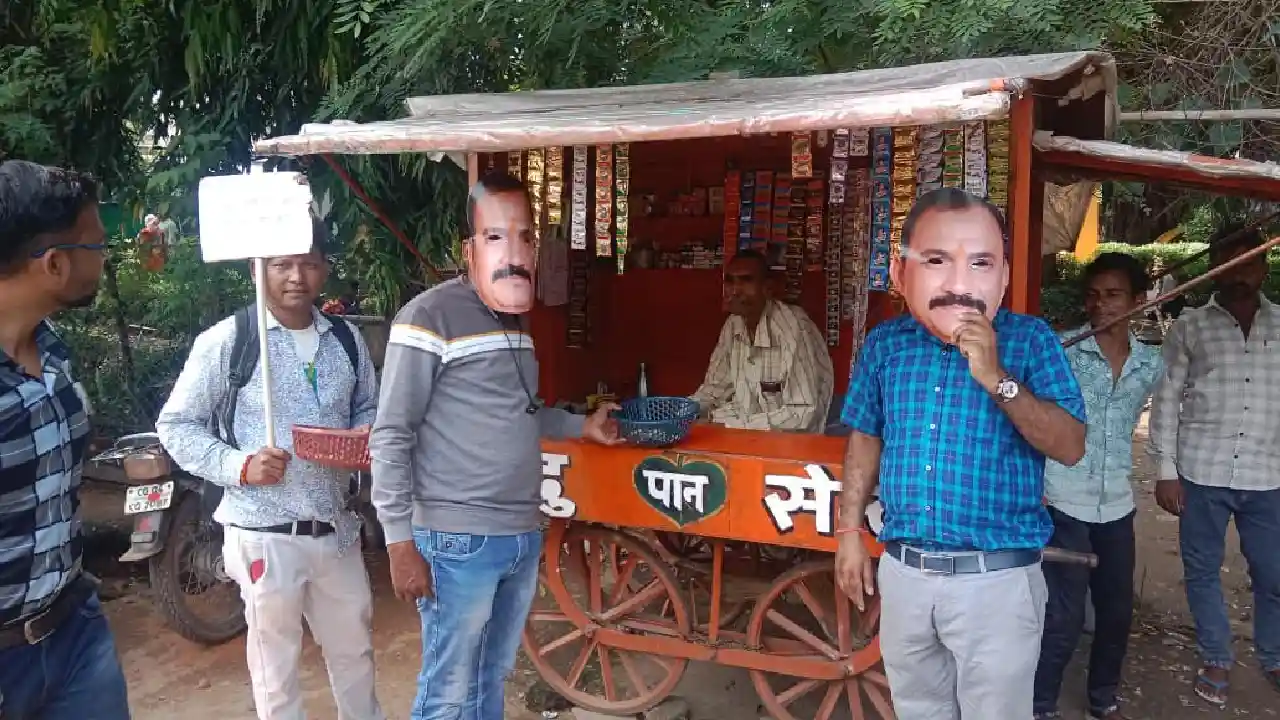 महासमुंद : मोदी की गारंटी खोजने निकले एनएचएम कर्मचारी, सरकार... - CG Sandesh