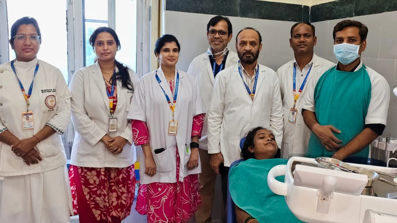 CG: सिम्स के दन्त चिकित्सा विभाग ने रचा कीर्तिमान, लगभग 4000... - CG Sandesh
