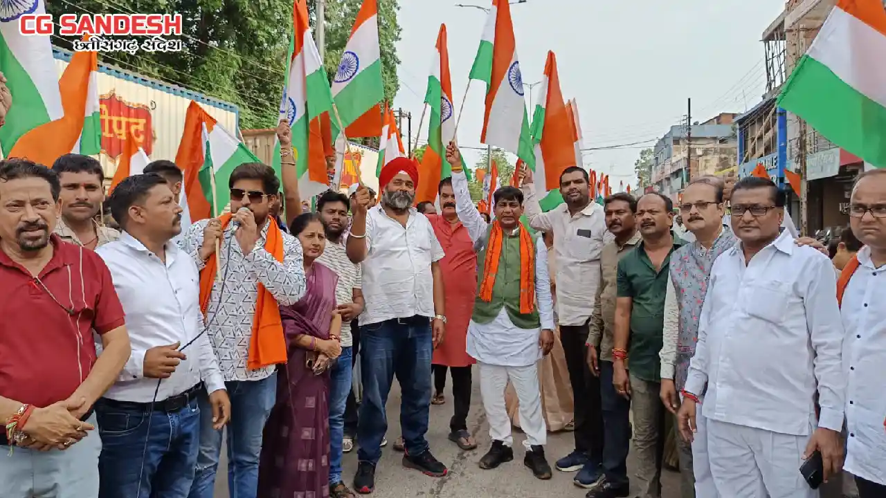 महासमुंद : भाजपा मंडलों के तिरंगा यात्रा में शामिल हुए विधायक योगेश्वर राजू सिन्हा