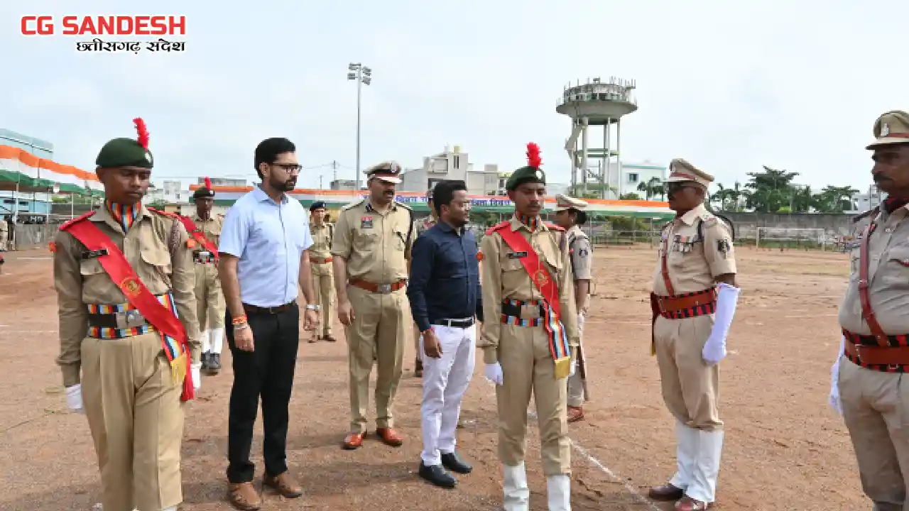 महासमुंद : स्वतंत्रता दिवस से पूर्व मिनी स्टेडियम में की गई फुल ड्रेस रिहर्सल