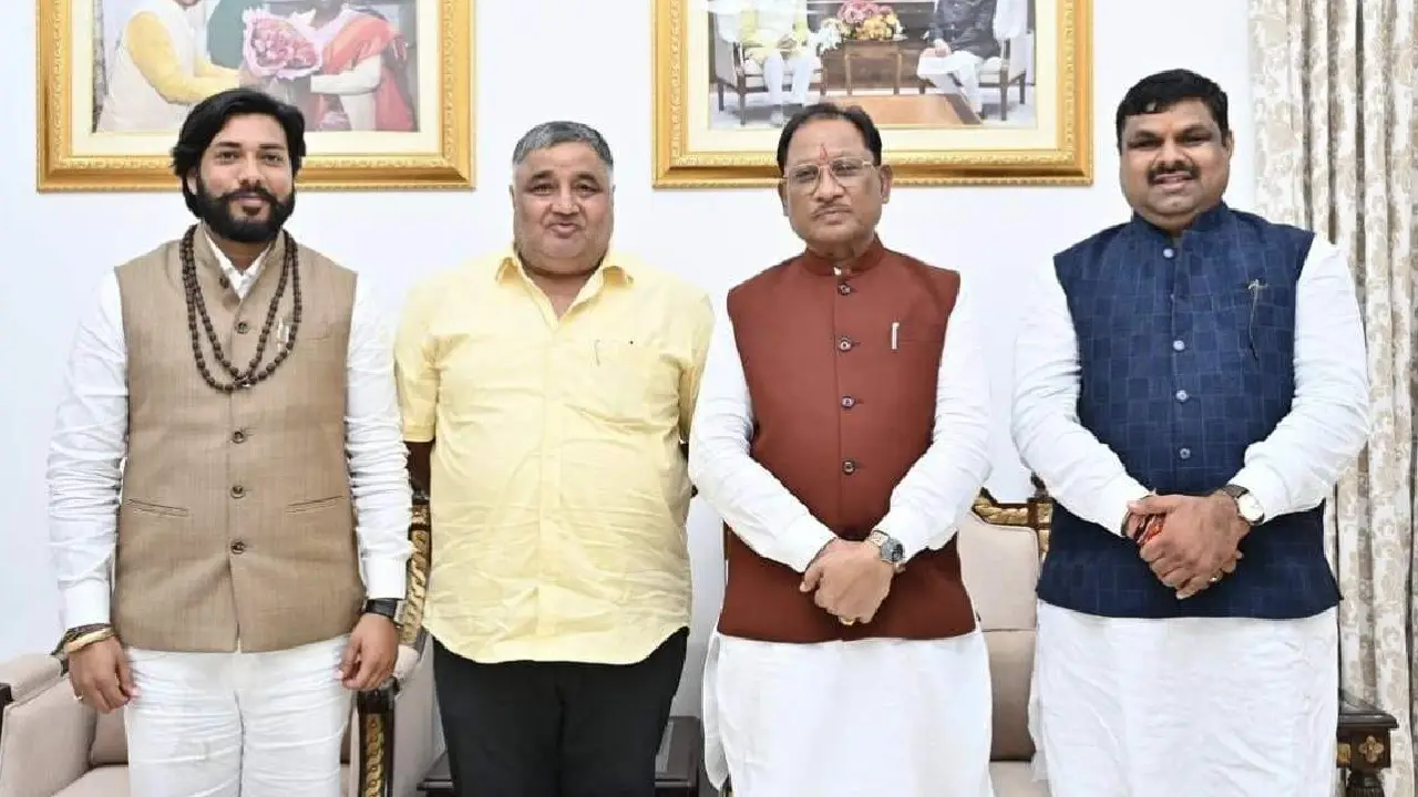 CG ब्रेकिंग : मंत्रिमंडल विस्तार के बाद नए मंत्रियों के बीच ... - CG Sandesh