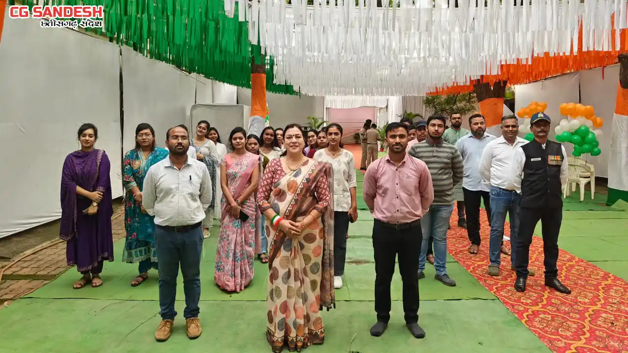 महासमुंद : स्वामी आत्मानंद अंग्रेजी माध्यम कॉलेज में स्वतंत्रता दिवस समारोह हर्षोल्लास के साथ सम्पन्न