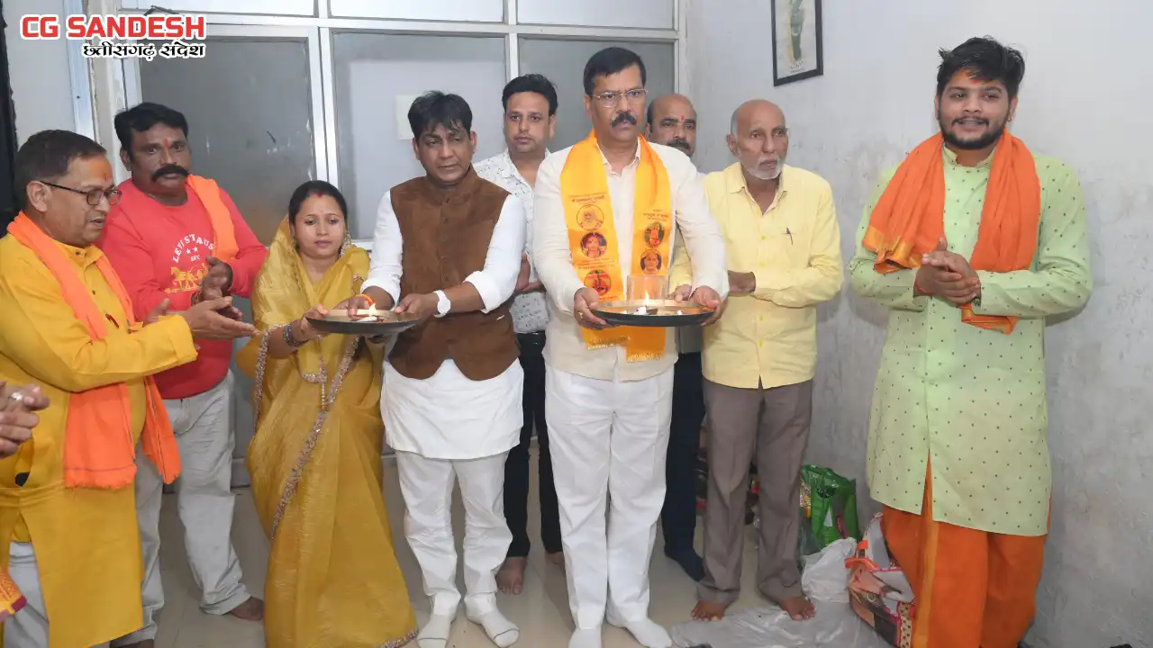 महासमुंद : रुद्राभिषेक एवं हवन पूजन में शामिल हुए रायपुर ग्रामीण विधायक मोतीलाल साहू