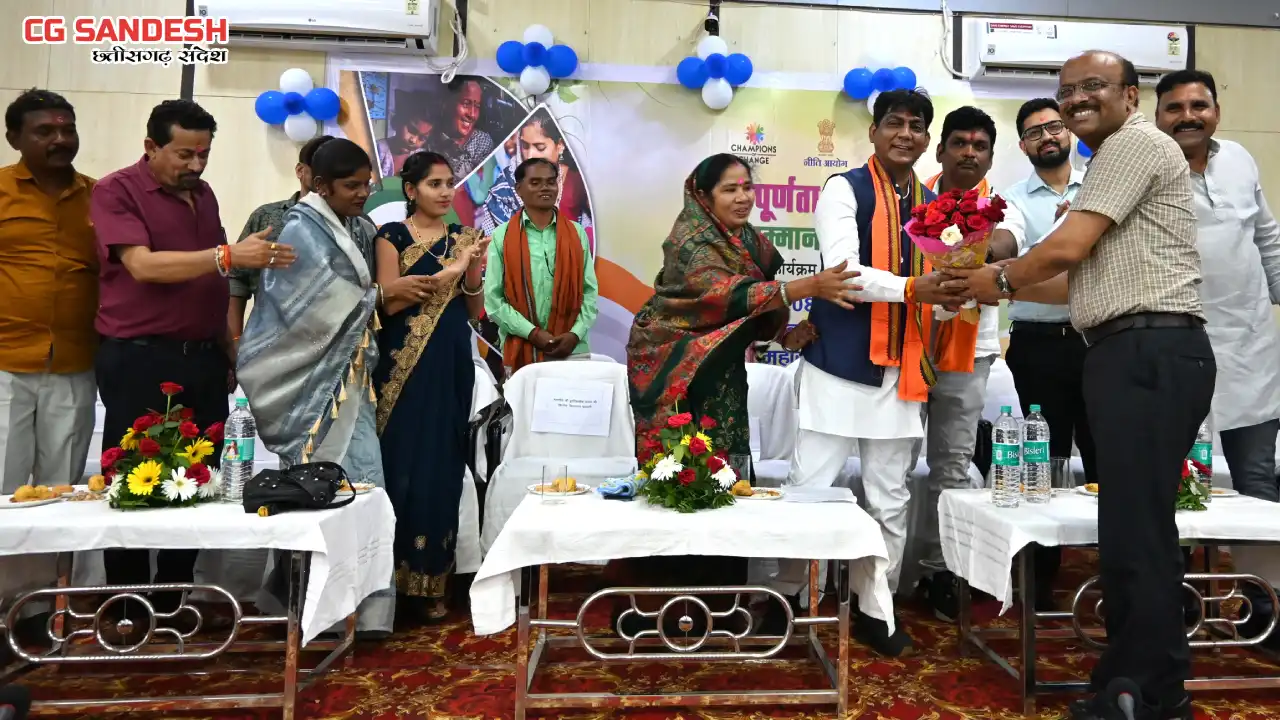 महासमुंद : आकांक्षी विकासखण्ड अंतर्गत 60 अधिकारी-कर्मचारी को किया गया सम्मानित