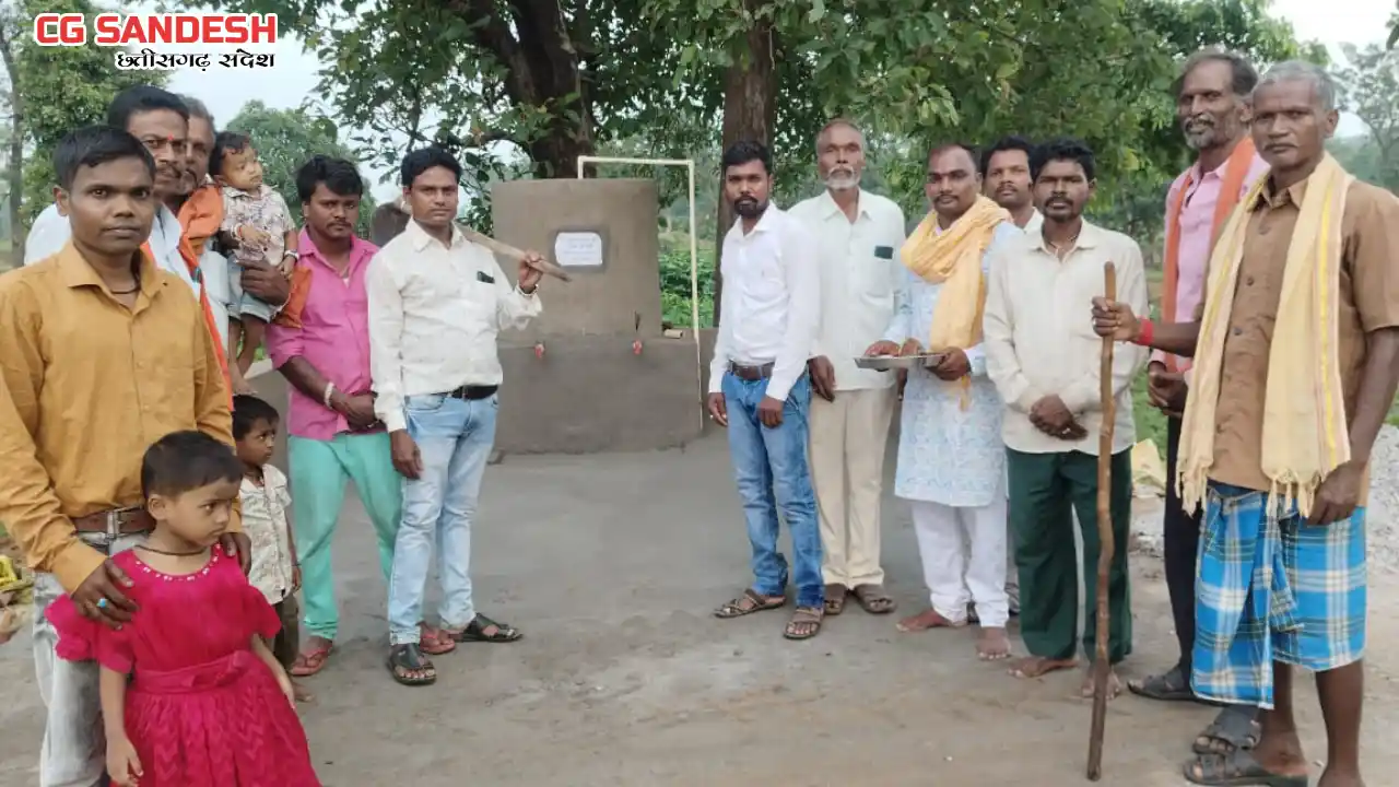 महासमुंद : मीलू राम के याद में ग्राम को पानी टंकी समर्पित - CG Sandesh