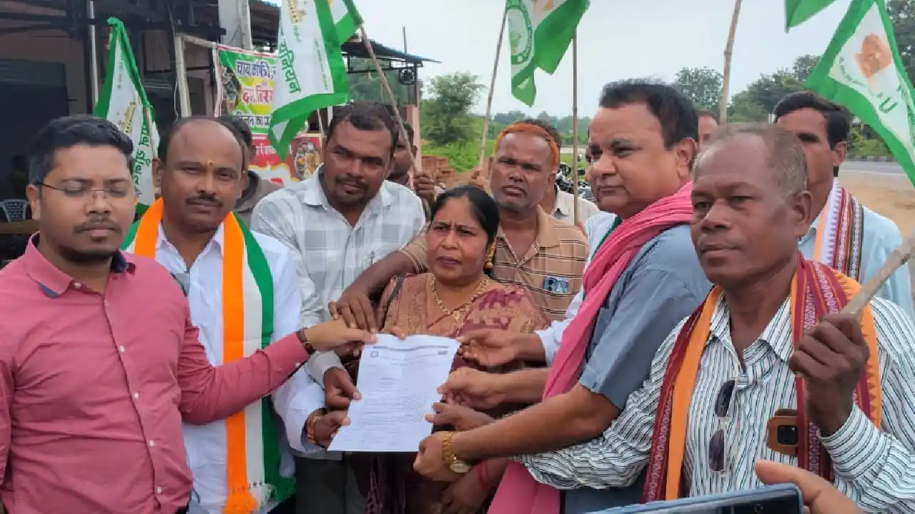 बसना : खाद नहीं मिलने पर किसान करेंगे चक्काजाम, एसडीएम के ना... - CG Sandesh